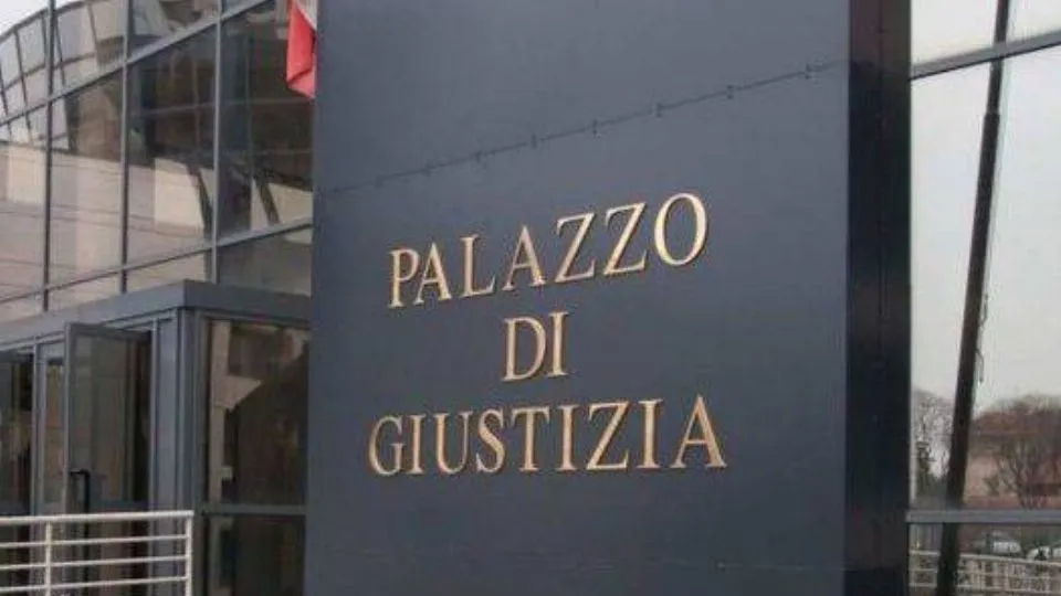 l’ingresso del Tribunale
