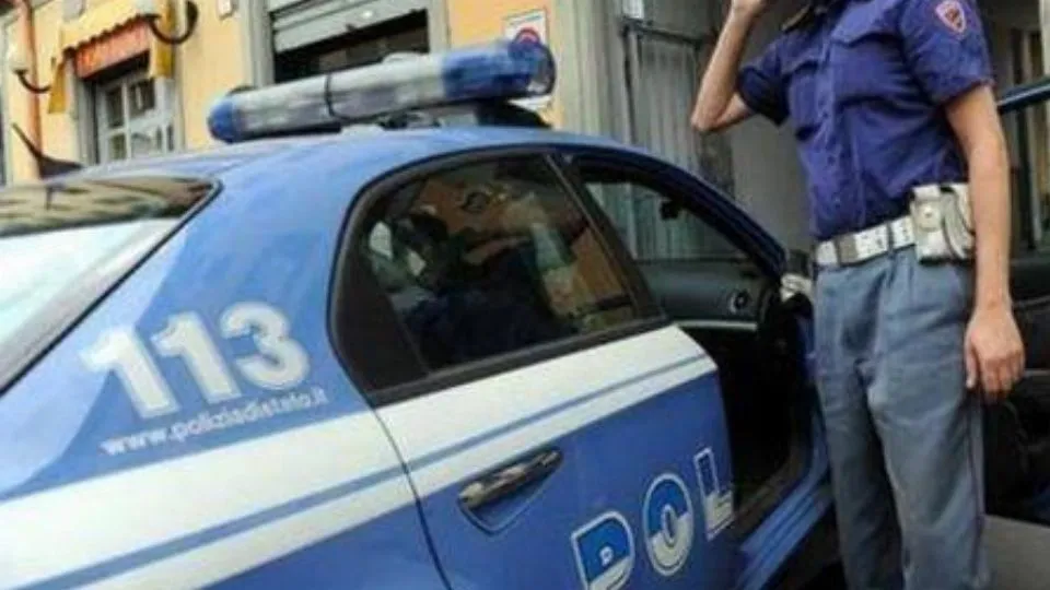 una volante della polizia