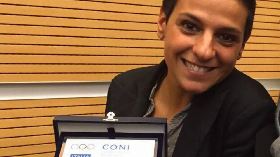 Emanuela Donati con il premio ricevuto dal Coni