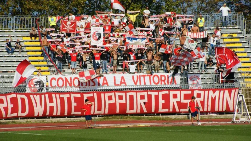 La sciarpata in Curva Est
