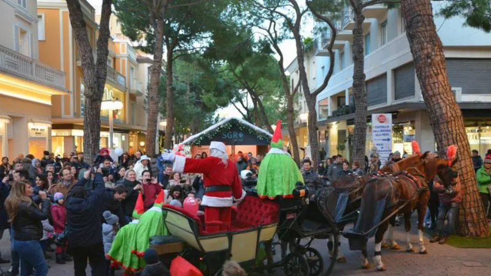 il corteo di Babbo Natale
