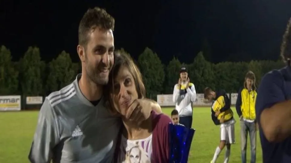 La premiazione, con la commozione di moglie e figlio di Gianluca Broccoli