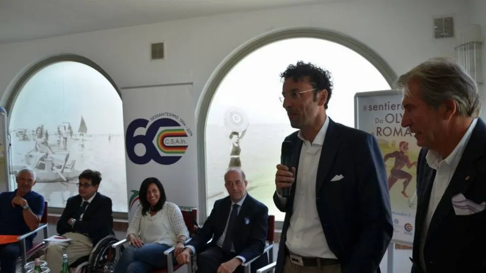 L’assessore Carlo Conti, sullo sfondo la Tosi che affronterà alle amministrative
