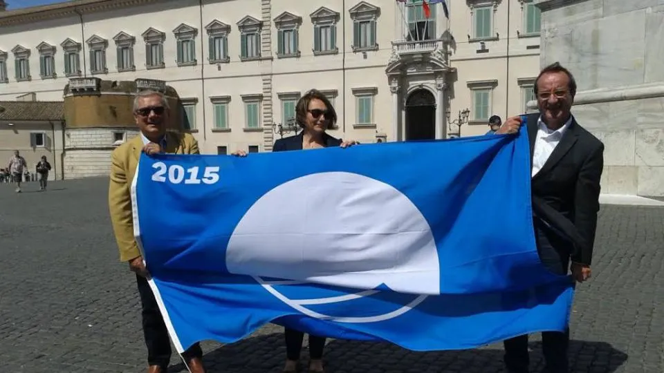 l funzionario del Comune di Misano Adriatico Sandro Tiraferri con i rappresentanti del Comune di Cattolica.