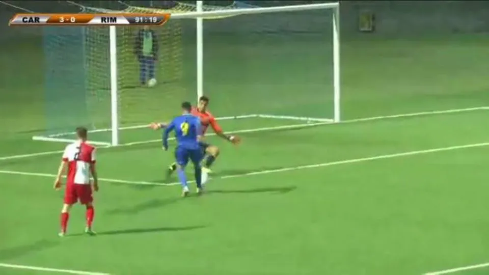 Infantino scavalca con un pallonetto Anacoura per il 3-0 finale (Sportube)
