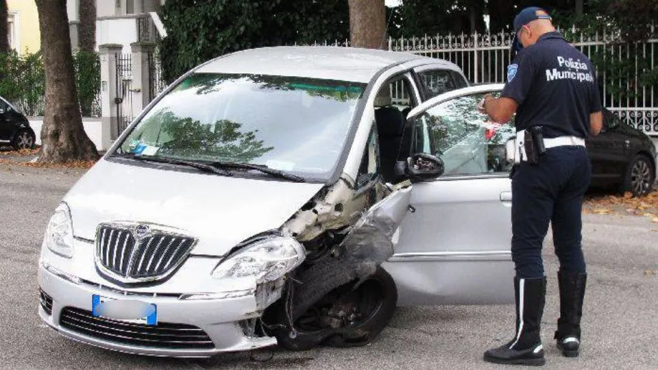 Grave incidente nel pomeriggio in via IX Febbraio a Rimini (Adriapress)
