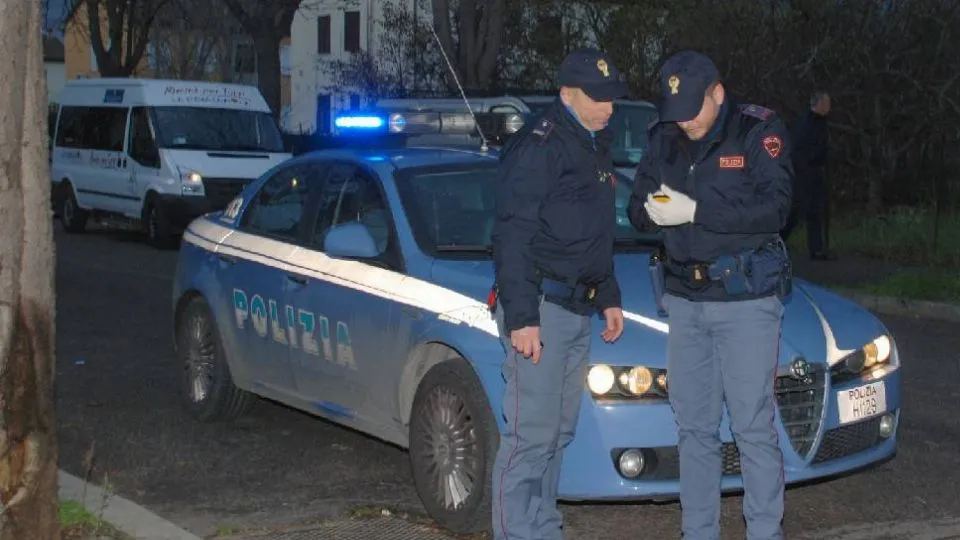 gli agenti della Questura