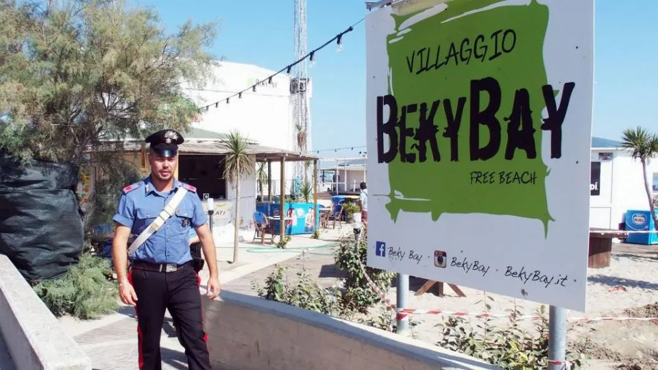 I rilievi dei Carabinieri (adriapress)
