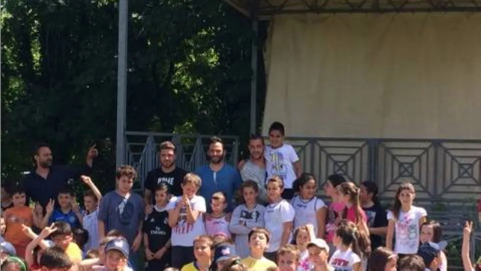 I giocatori del Rimini alla festa della Scuola Elementare Zoebeli