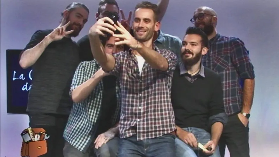 Selfie di Mirco Paganelli insieme agli ospiti della prima puntata
