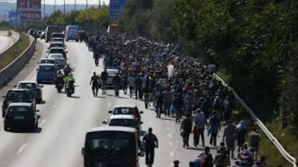 La Stampa. La marcia dei profughi siriani
