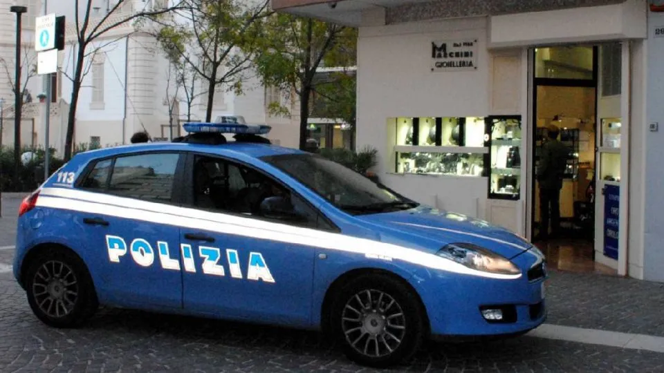 la Polizia sul posto
