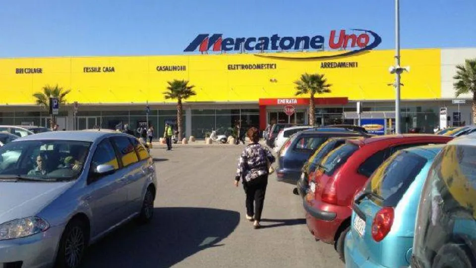 l’ingresso del Mercatone Uno