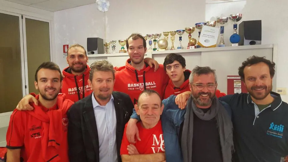 La delegazione dei Crabs e i ragazzi della Papa Giovanni XXIII
