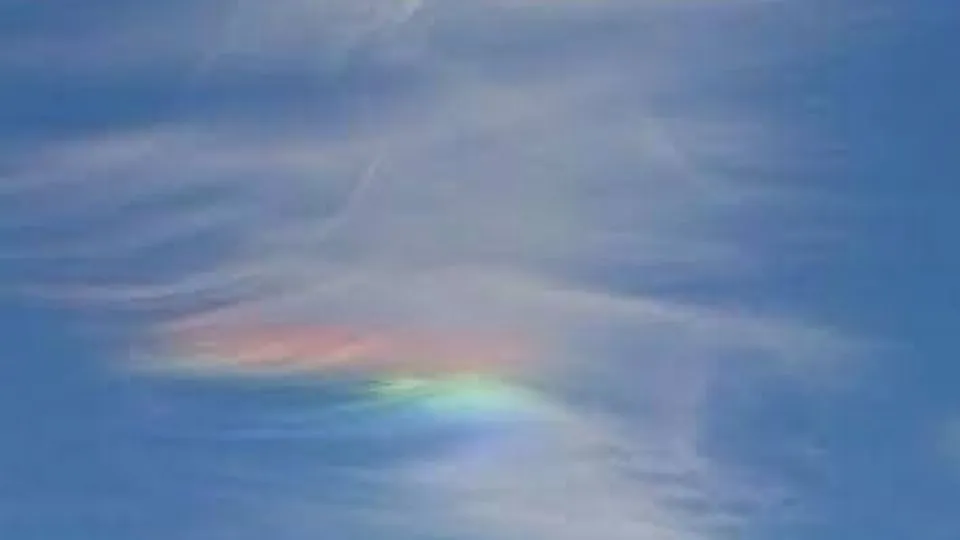 Le nubi iridescenti fotografate questa mattina