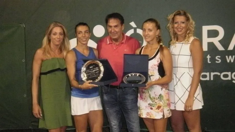 Le finaliste insieme allo sponsor Olaraga