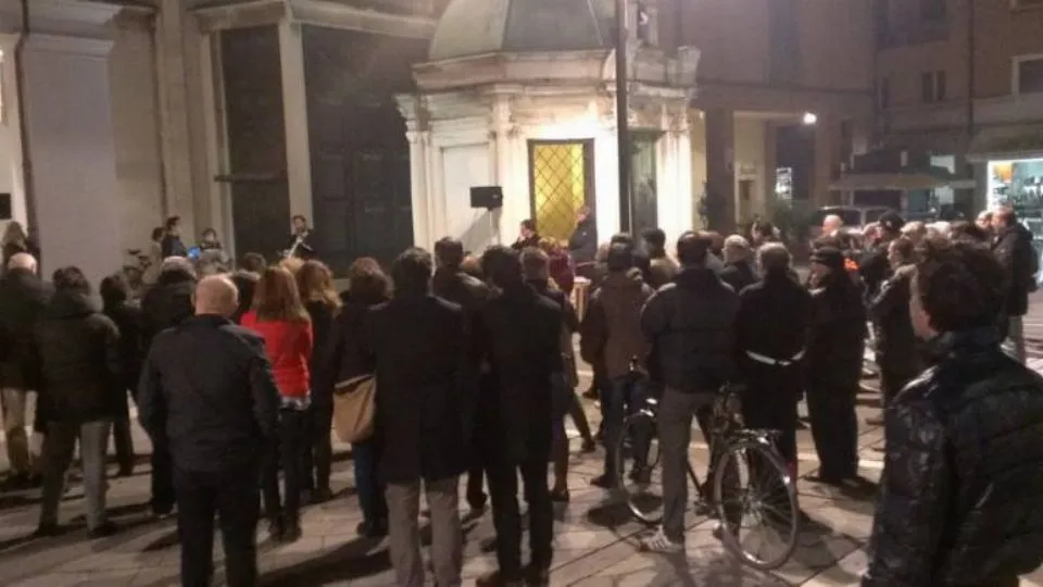 momento di preghiera in piazza