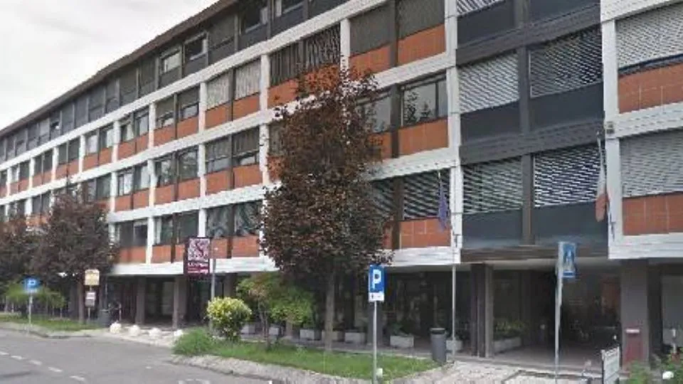 Gli uffici del Comune in via Rosaspina