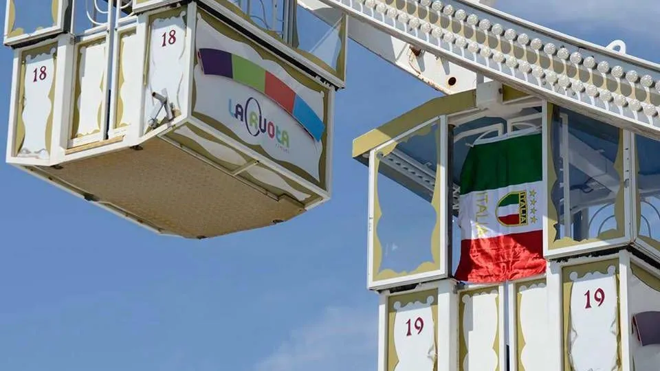 La Ruota Panoramica con la bandiera della Repubblica