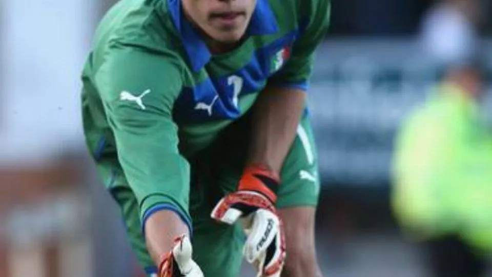 Lorenzo Ferrari con la maglia dell’Italia U17