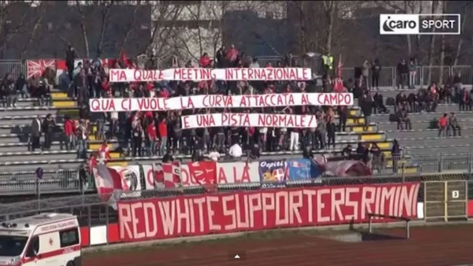 Lo striscione della Curva Est