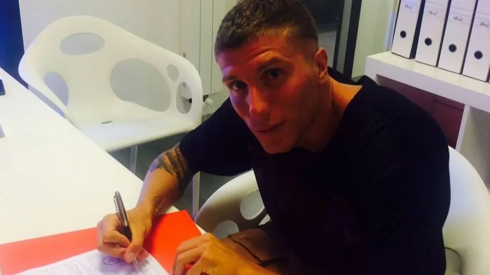 Francesco Lisi firma il contratto con il Rimini