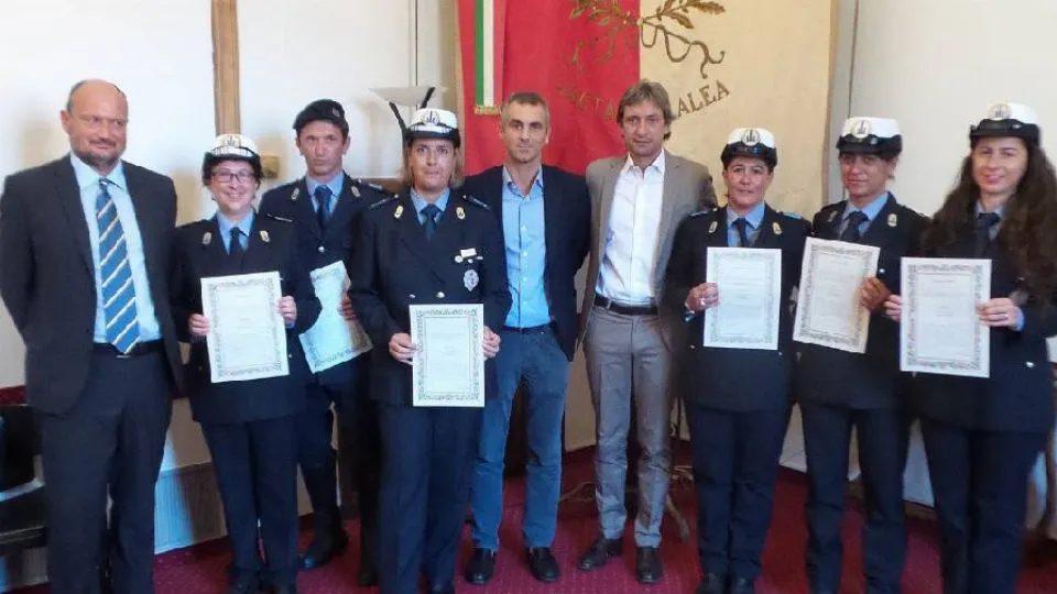 Gli agenti in Municipio
