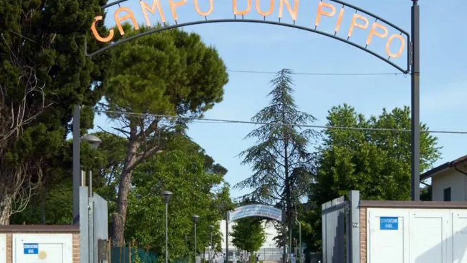 L’ingresso del campo di don Pippo