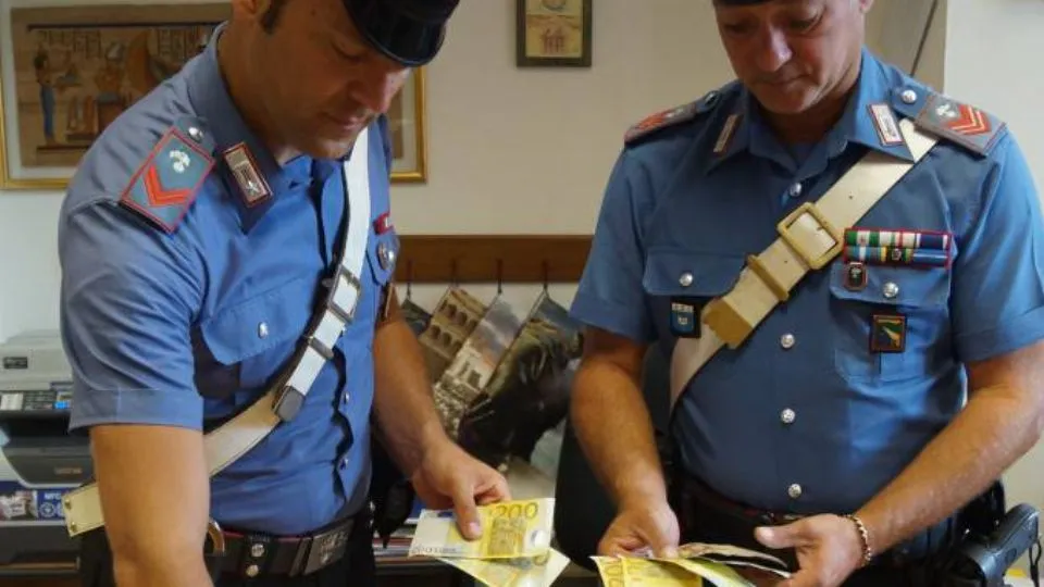 Il denaro falso sequestrato dai Carabinieri
