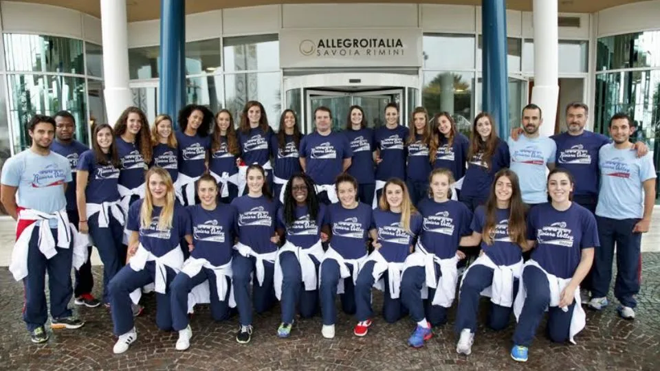 La squadra di B1 del Riviera Volley il giorno della presentazione