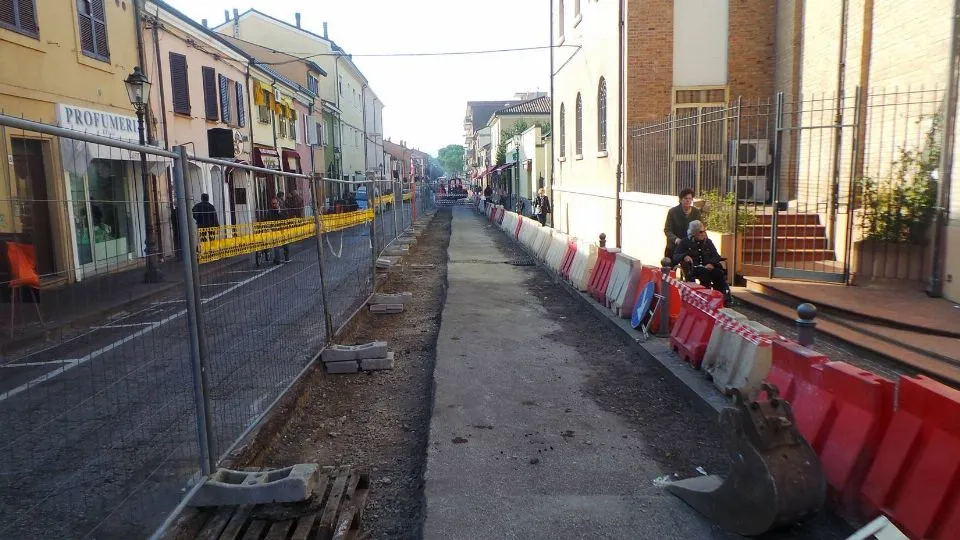 La nuova pista ciclabile in via Saffi
