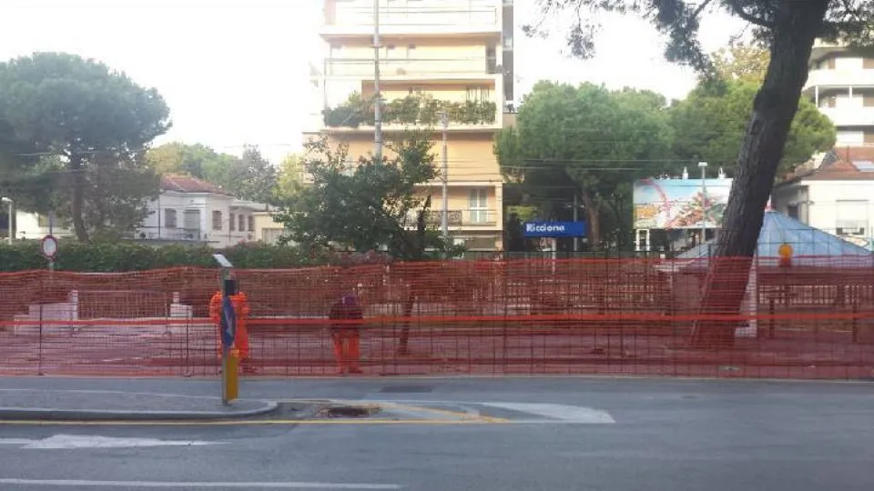 il cantiere del TRC in corrispondenza a viale Ceccarini
