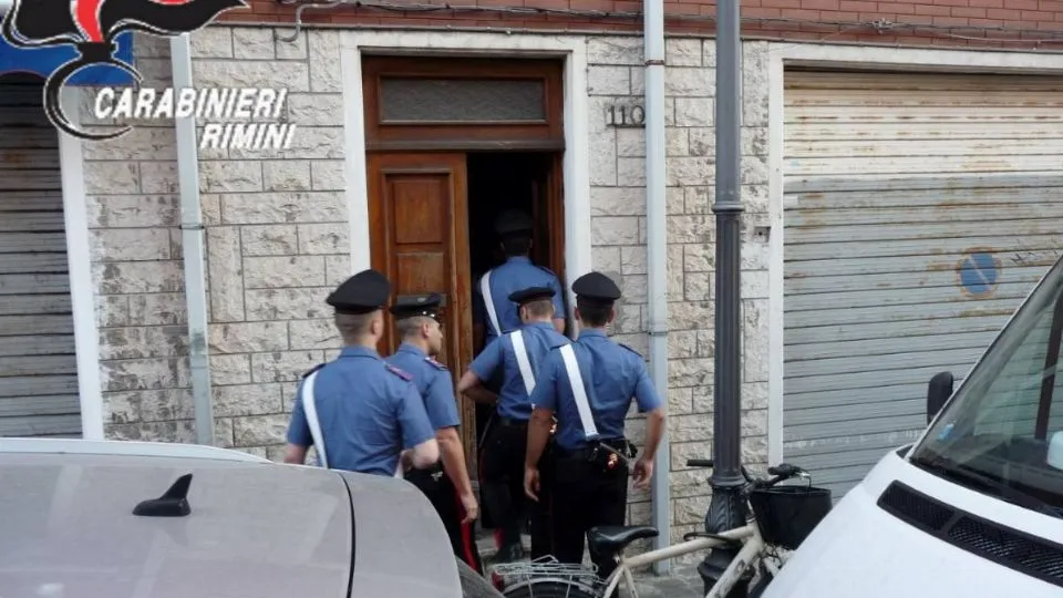 alcuni controlli dei carabinieri (repertorio)