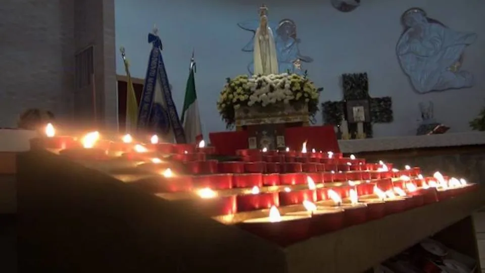 la statua della Madonna pellegrina di Fatima
