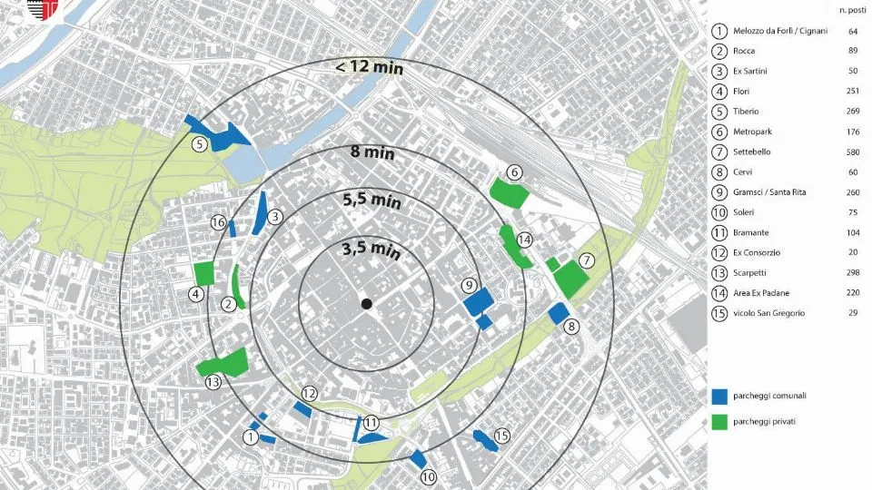 Mappa dei parcheggi pubblici e privati con distanze in minuti da piazza Tre Martiri