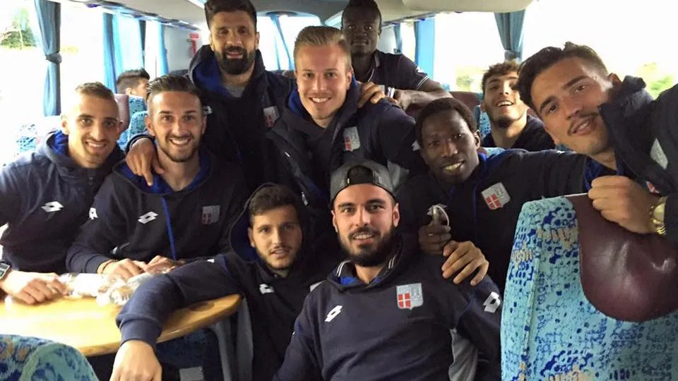 I giocatori del Rimini sul pullman che li riporta a Rimini