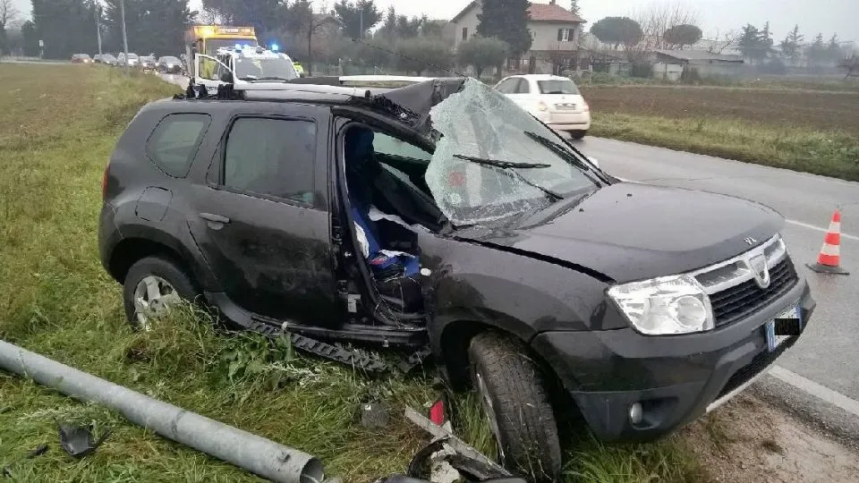 l’auto coinvolta (Adriapress)
