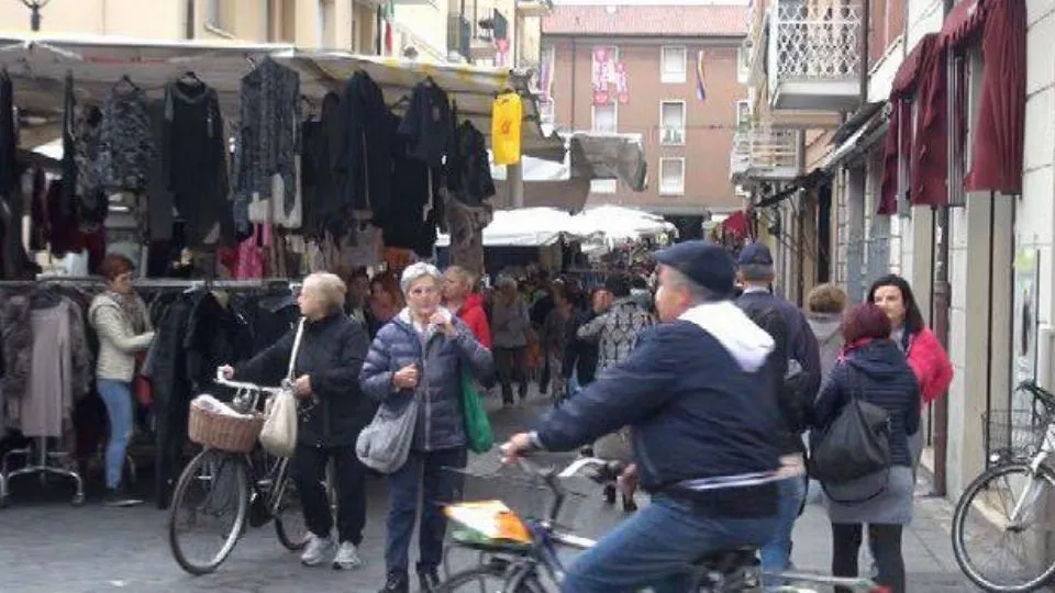 i banchi nella zona del Mercato Coperto
