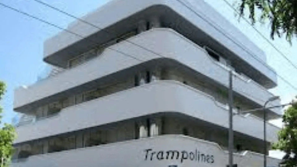 Il Trampolines sul lungomare di Riccione
