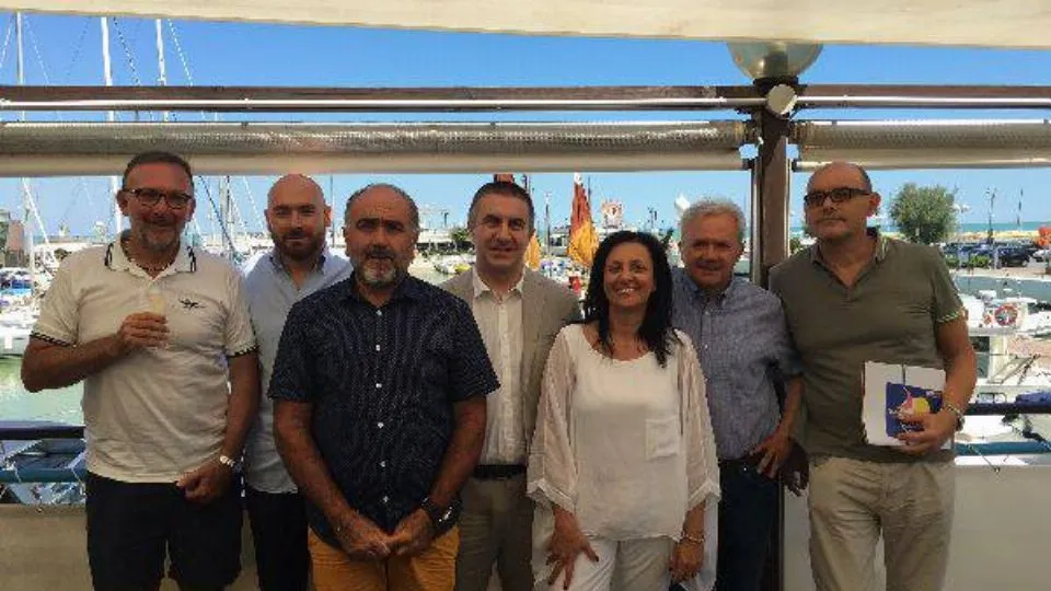 Il presidente del Club Nautico Stefano Giuliodori, il direttore di Riccione Teatro Simone Bruscia, il referente di Coldiretti, il presidente di Romagna Acque Tonino Bernabè, il sindaco Renata Tosi, il presidente di Riccione Teatro Daniele Gualdi, il pr