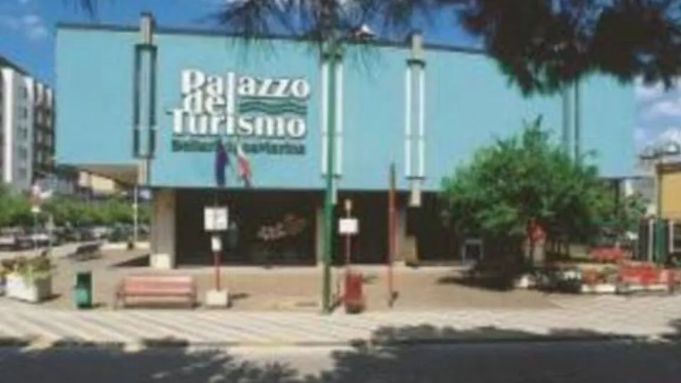 il palazzo del Turismo, sede di Verdeblu