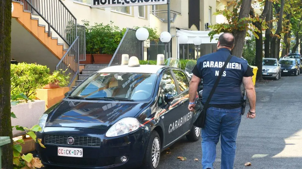 Carabinieri all’Hotel Corona (Adriapress)
