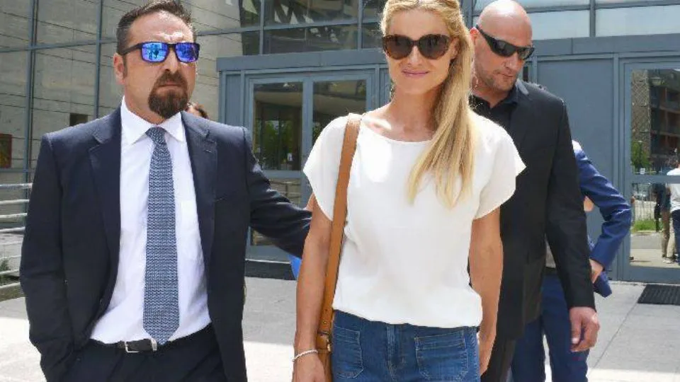 Michelle Hunziker esce dal tribunale. Adriapress.