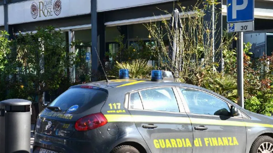 la GdF al Caffé delle rose (Adriapress)
