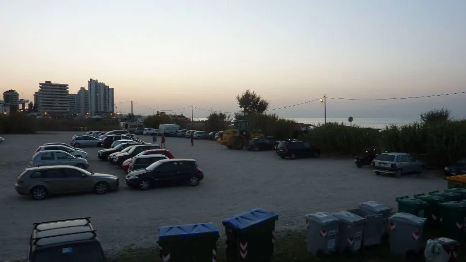 L’area adibita nel 2012 a parcheggio