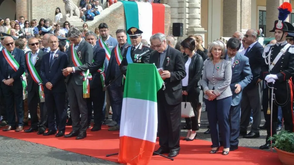 il Vescovo alla celebrazione (foto Comune di Rimini)
