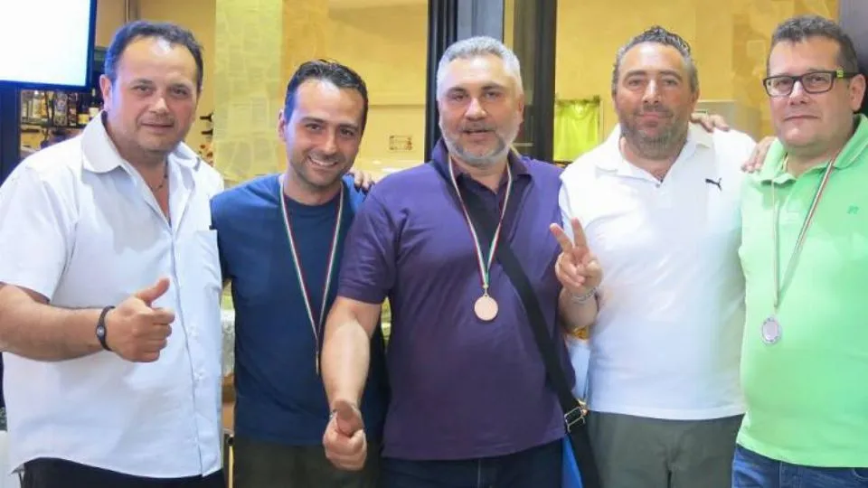 Antonio Cuccolo di Zeinta di Borg, Andrea Di Crescienzo (Bar Hollywood) i Soci di Ferramenta Azzurra (Luca Pozzetto e Franco Capitaneo) e Alessandro Pari (Macelleria Pari).