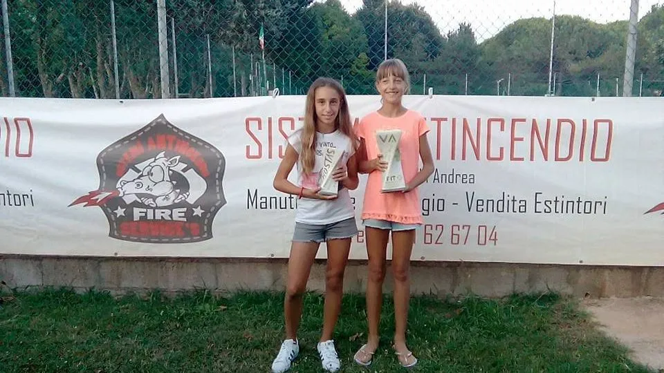 Le finaliste Under 14 femminile: da sinistra Chiara Giorgetti e la vincitrice Emily Maggi