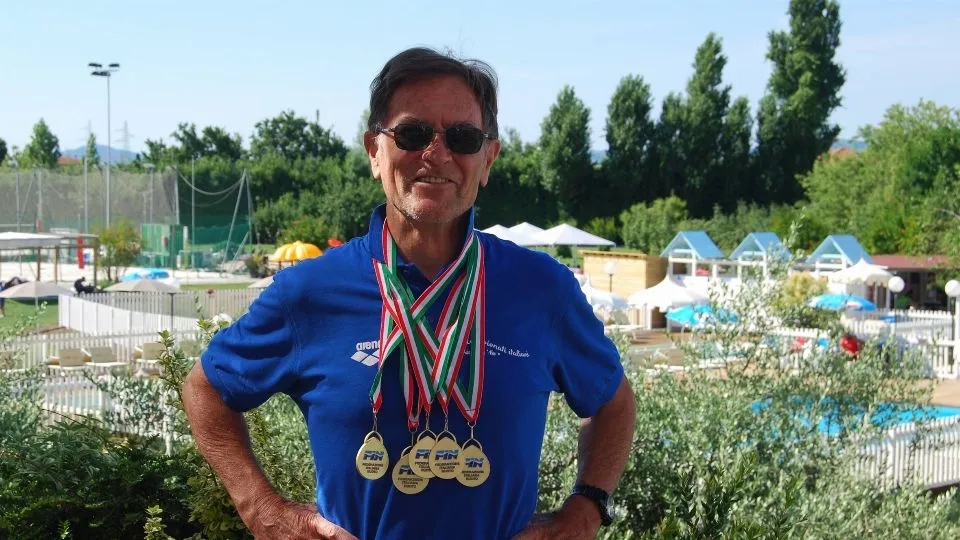 Giuseppe Fantini con al collo le ultime medaglie conquistate agli Italiani
