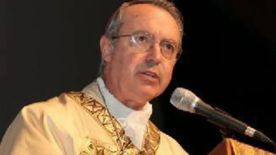 il vescovo Lambiasi (repertorio)
